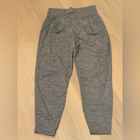 Vuori Lux Harem Pants - size small - Picture 2 of 5